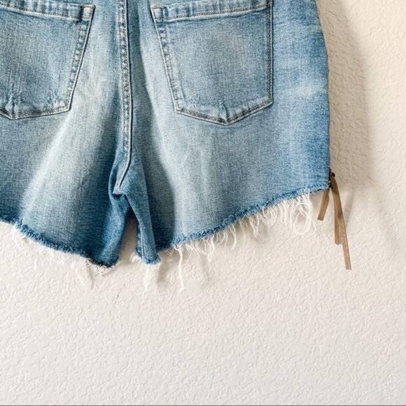 NWT! BLANKNYC Lace Up Light Wash Denim Shorts, 29 - Picture 6 of 7